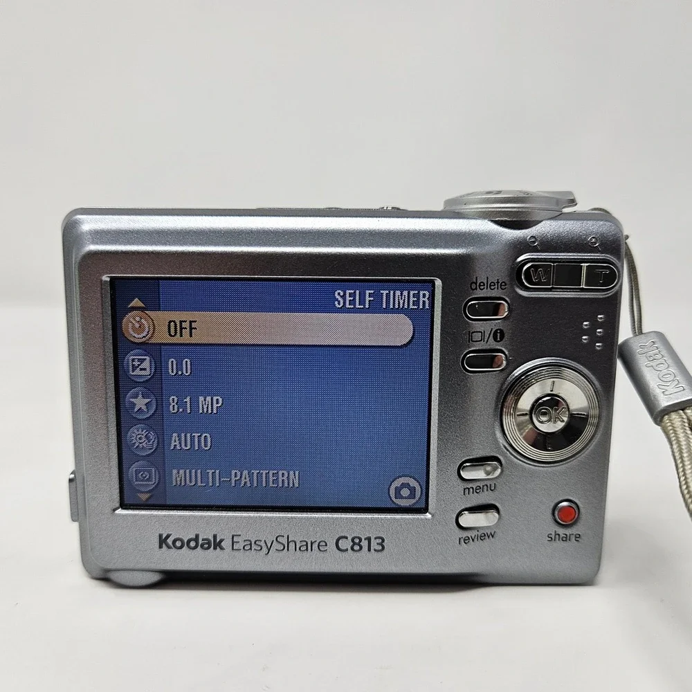 Kodak EasyShare C813 8.2MP Digital Camera Silver 3x Optical Zoom Bundle Case SD
